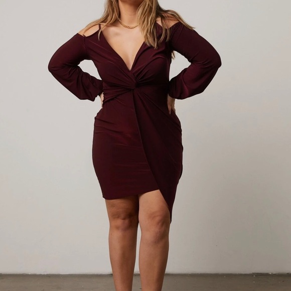 Curve Cold shoulder Twist Dress - Picture 2 of 2